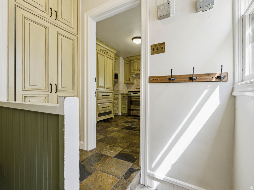 926 S GREENWOOD TERRACE Salt Lake City, UT 84105