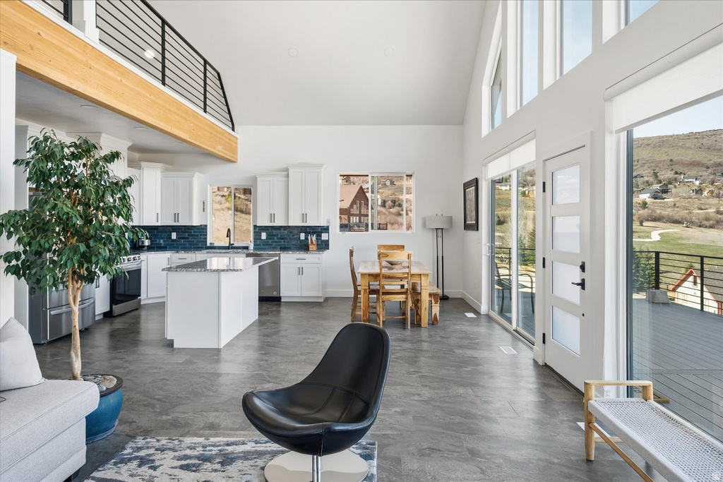 1610 N MACKINAW WAY Garden City, UT 84028