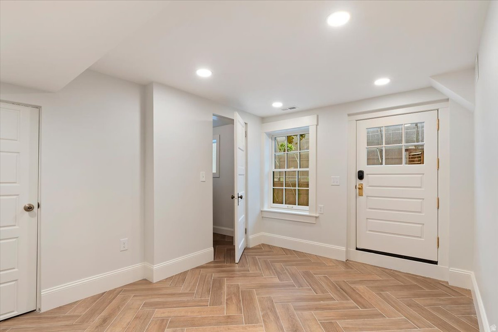 35 S HAXTON PL Salt Lake City, UT 84102
