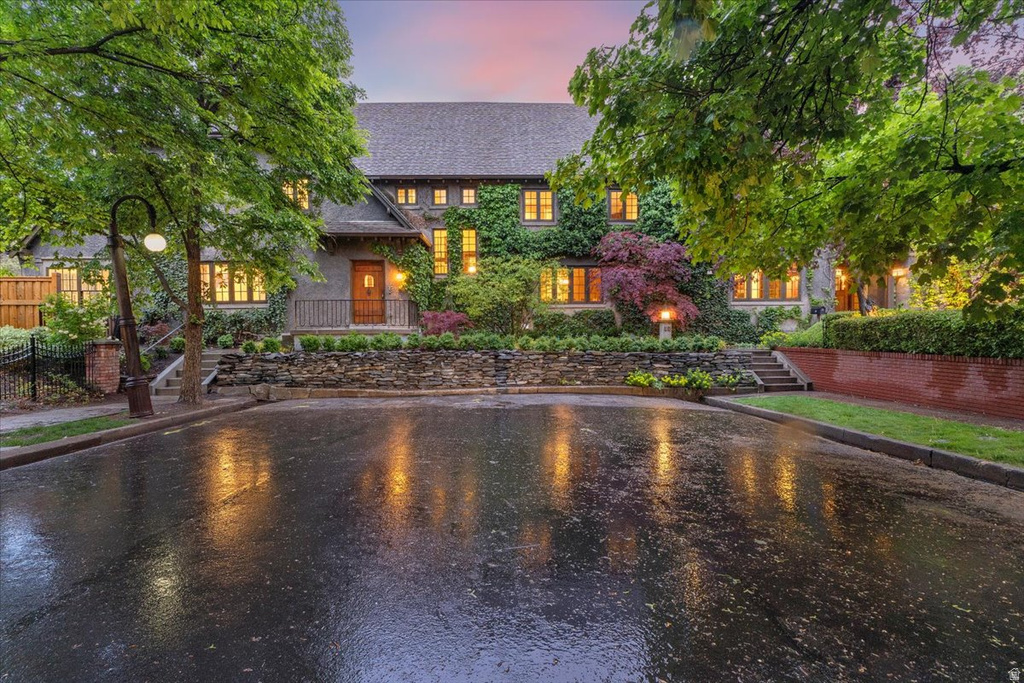 35 S HAXTON PL Salt Lake City, UT 84102