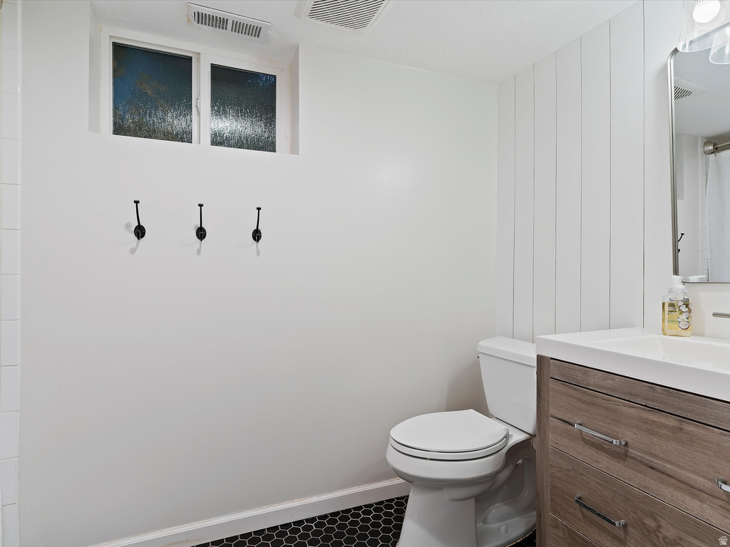 2220 N JONI DR Layton, UT 84040