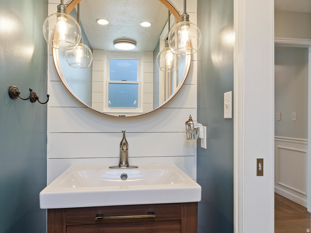 2220 N JONI DR Layton, UT 84040