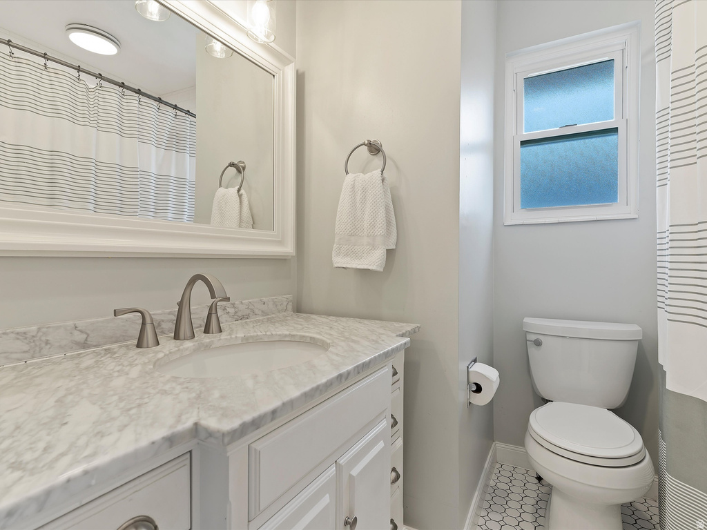 2220 N JONI DR Layton, UT 84040