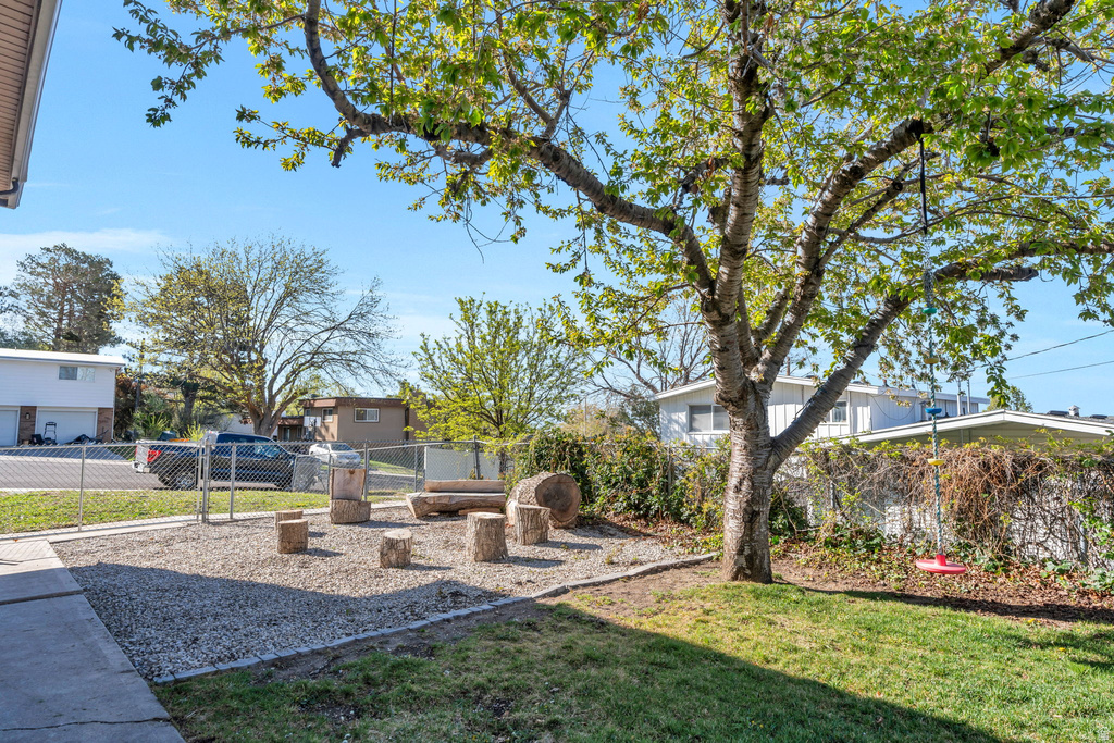 1025 E GROVE DR Pleasant Grove, UT 84062