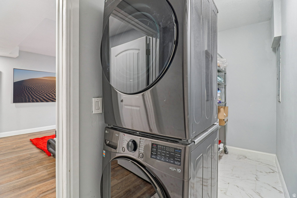 9239 S BRIGHTON VIEW DR Sandy, UT 84070