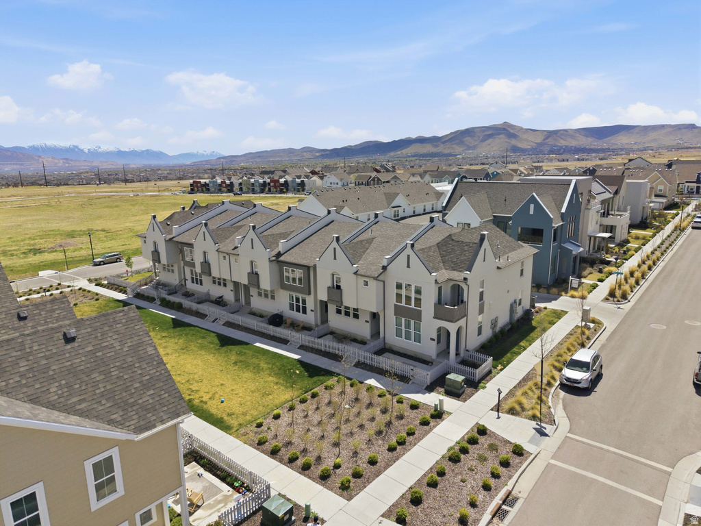 11591 S DORIAN DR South Jordan, UT 84009