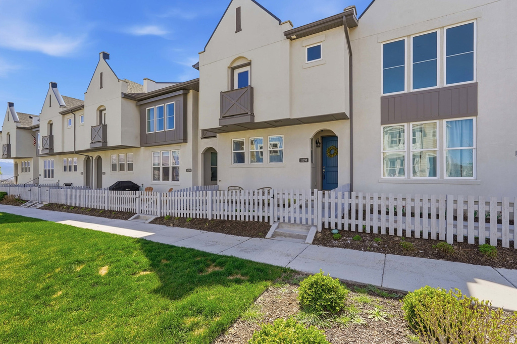 11591 S DORIAN DR South Jordan, UT 84009