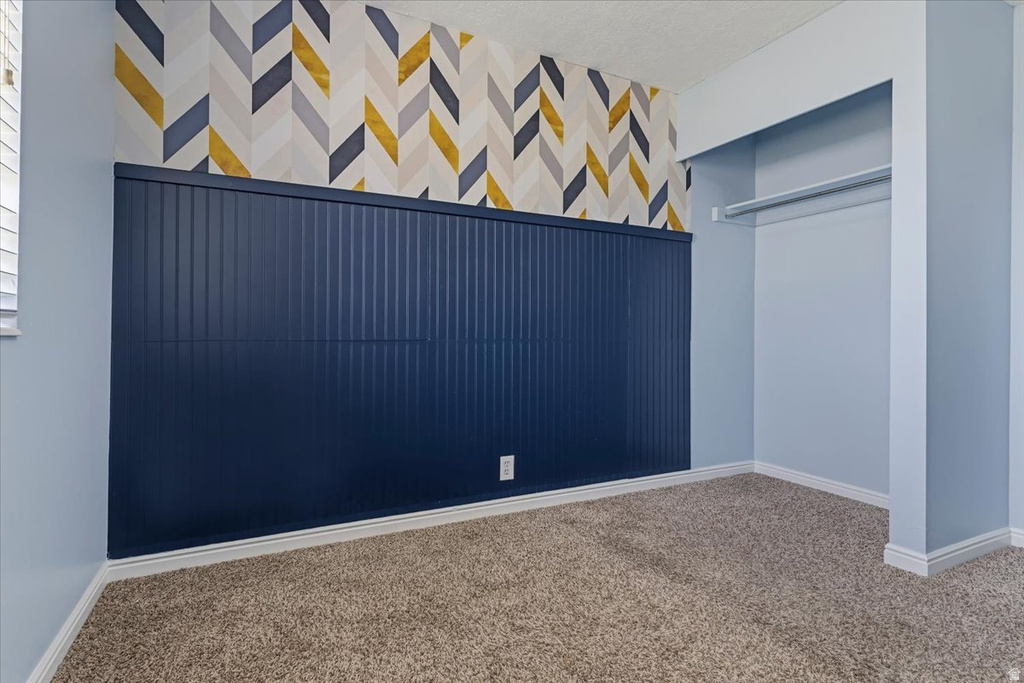 6085 S PARK WOOD DR Kearns, UT 84118