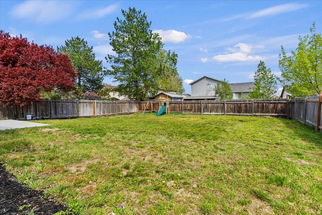 6085 S PARK WOOD DR Kearns, UT 84118