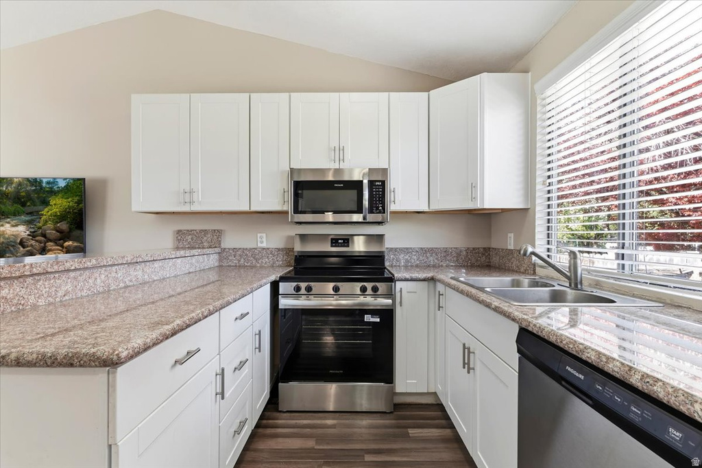 6085 S PARK WOOD DR Kearns, UT 84118