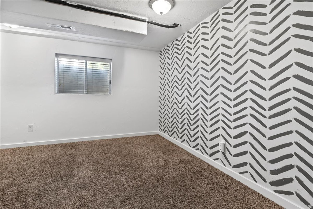 6085 S PARK WOOD DR Kearns, UT 84118