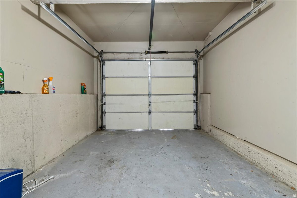 6085 S PARK WOOD DR Kearns, UT 84118