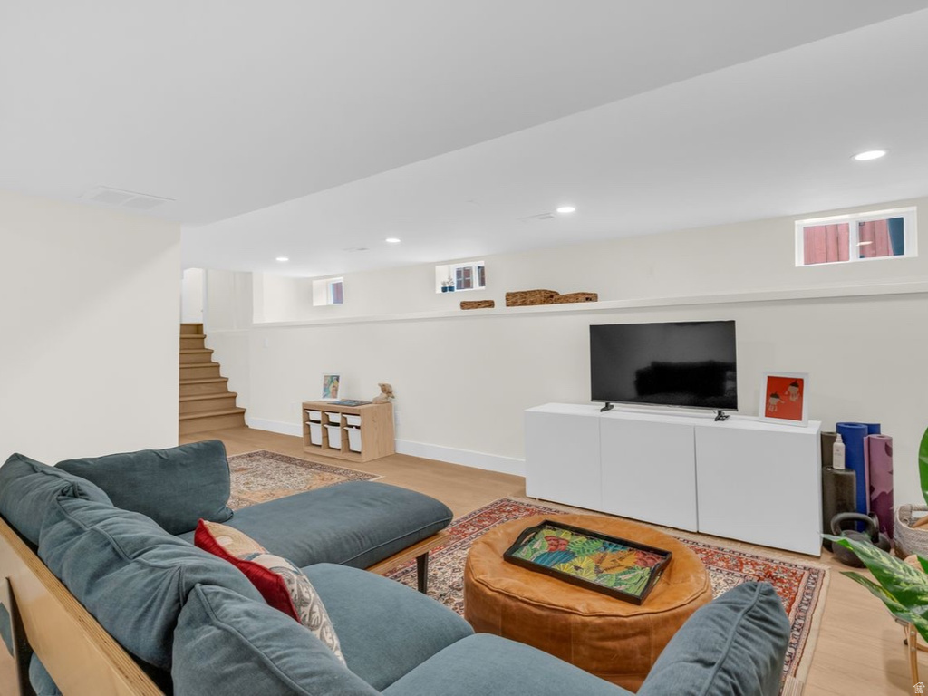 1073 E BRYAN AVE AVE Salt Lake City, UT 84105