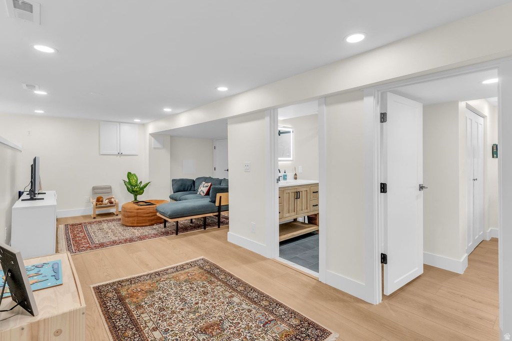 1073 E BRYAN AVE AVE Salt Lake City, UT 84105