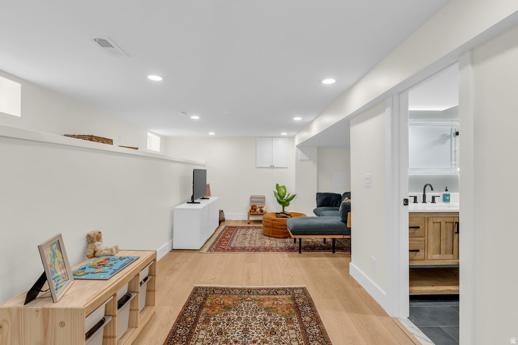 1073 E BRYAN AVE AVE Salt Lake City, UT 84105