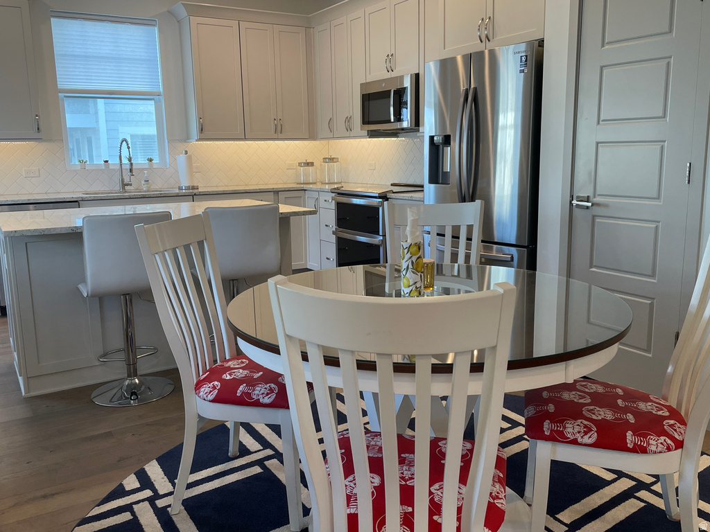 6763 W MEADOW GRASS DR South Jordan, UT 84009