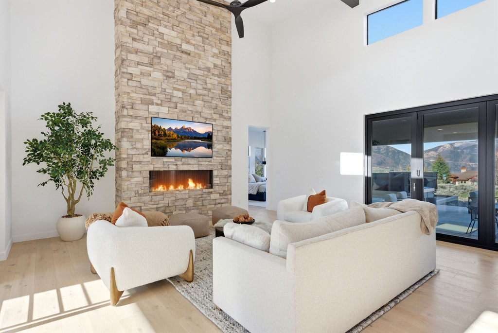 5585 E HIGHLAND VIEW CT Eden, UT 84310