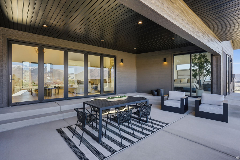 5585 E HIGHLAND VIEW CT Eden, UT 84310