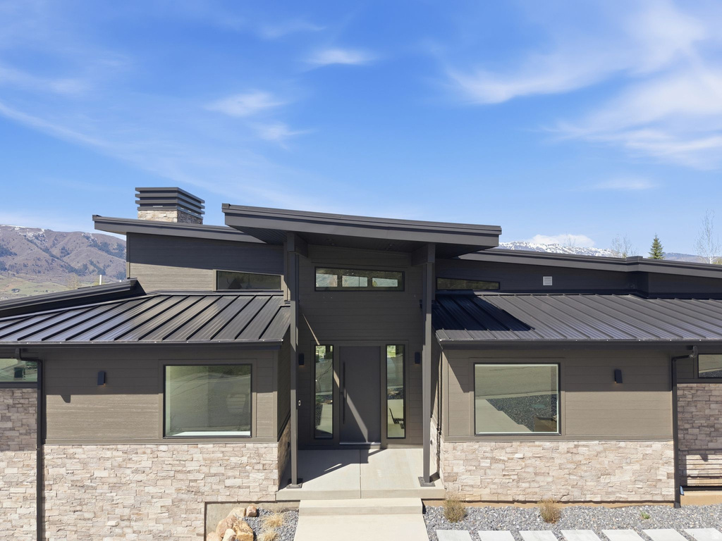 5585 E HIGHLAND VIEW CT Eden, UT 84310
