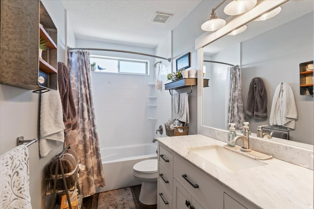 4259 W 5600 S Roy, UT 84067