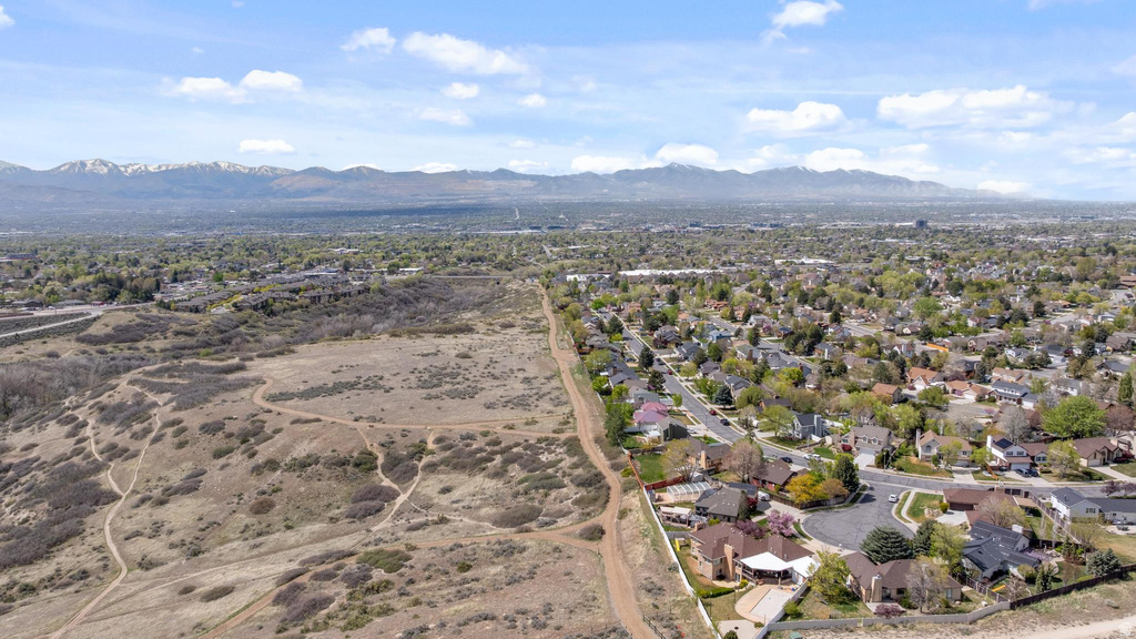 1769 E EDGECLIFF DR Sandy, UT 84092