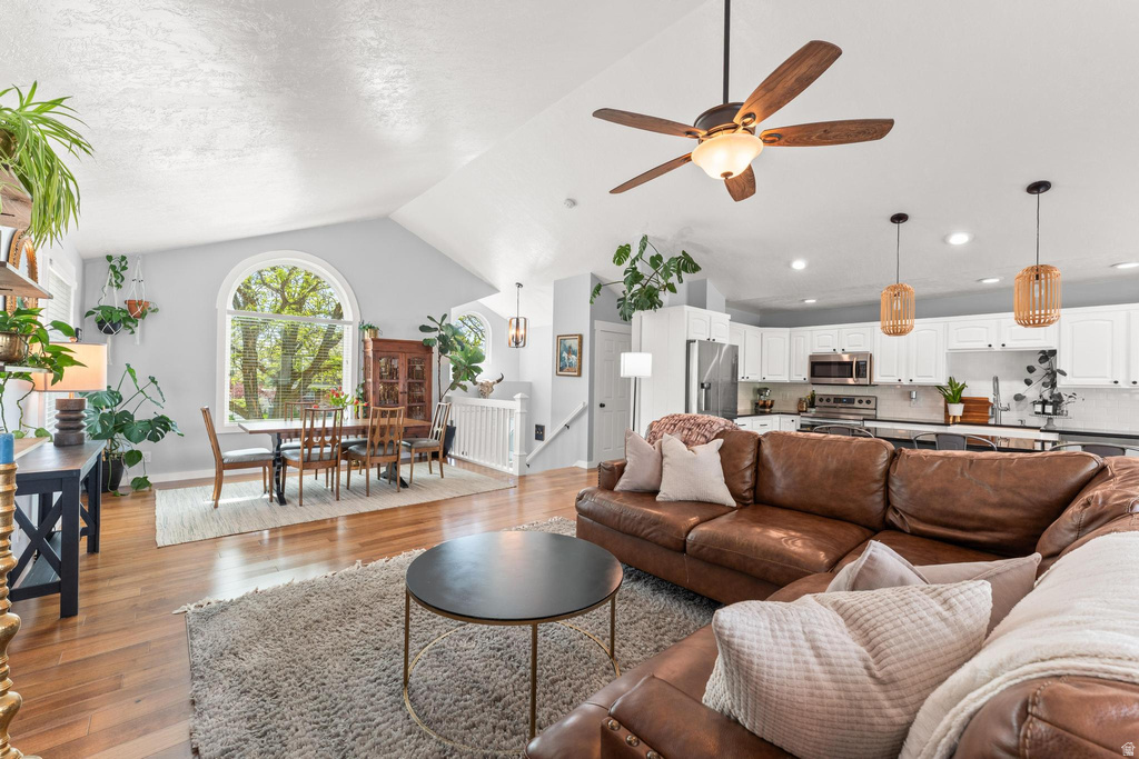 1769 E EDGECLIFF DR Sandy, UT 84092