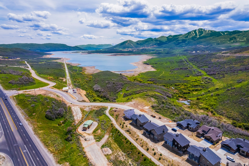 Bird\'s eye view of a water and mountain view
