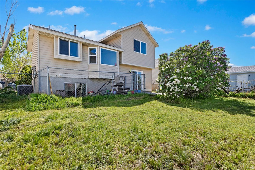 7636 W JEFFERSON RD Magna, UT 84044