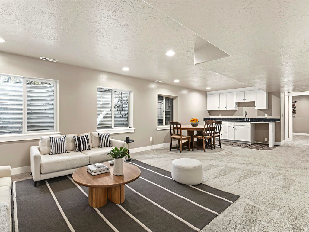 3257 W STOKER CV South Jordan, UT 84095