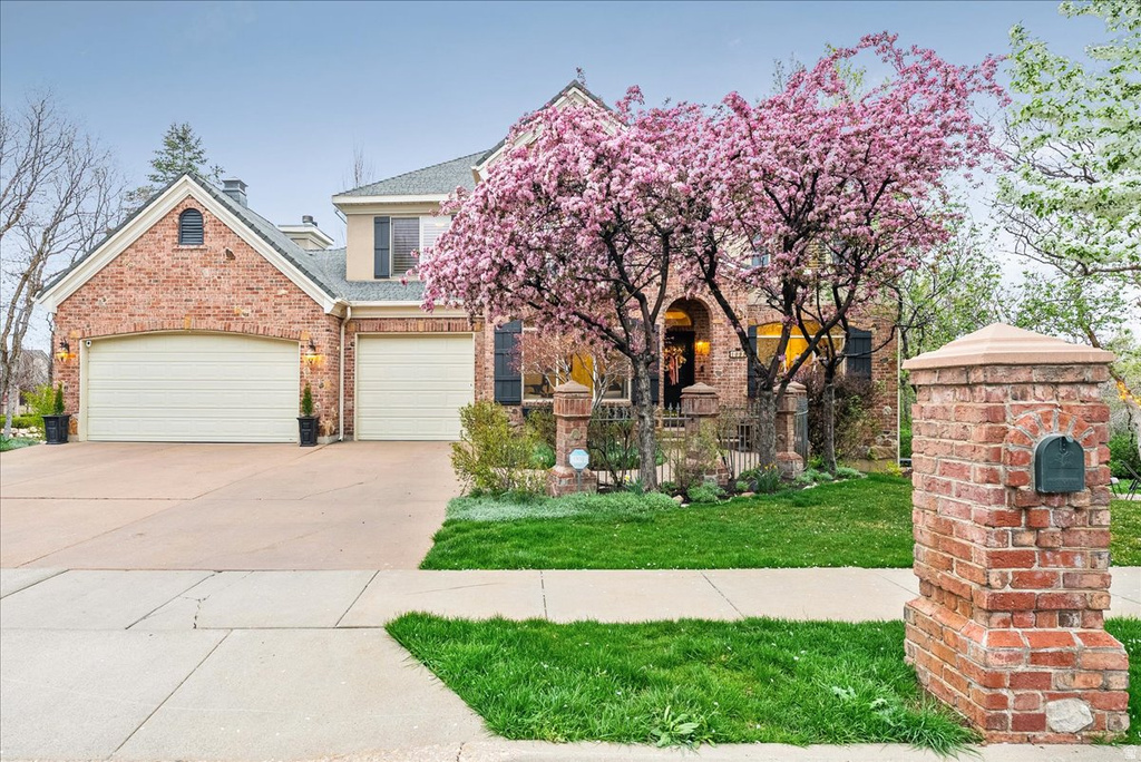 1095 E MARIWOOD CIR North Salt Lake, UT 84054