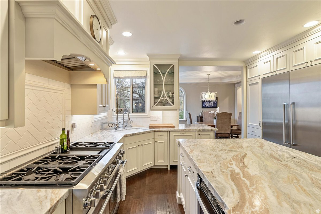 1095 E MARIWOOD CIR North Salt Lake, UT 84054