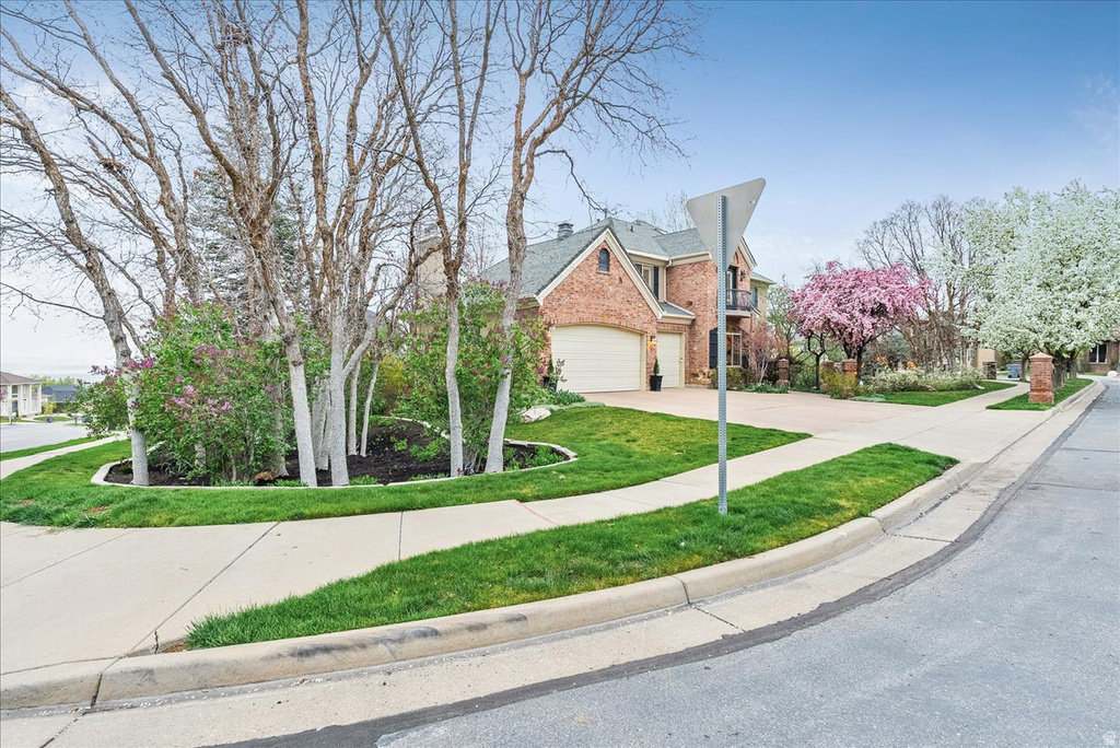 1095 E MARIWOOD CIR North Salt Lake, UT 84054