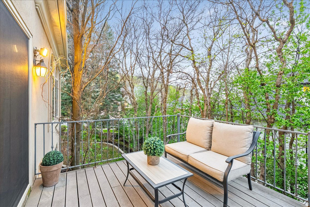 1095 E MARIWOOD CIR North Salt Lake, UT 84054