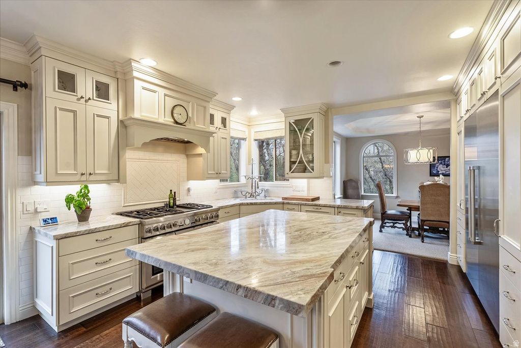 1095 E MARIWOOD CIR North Salt Lake, UT 84054