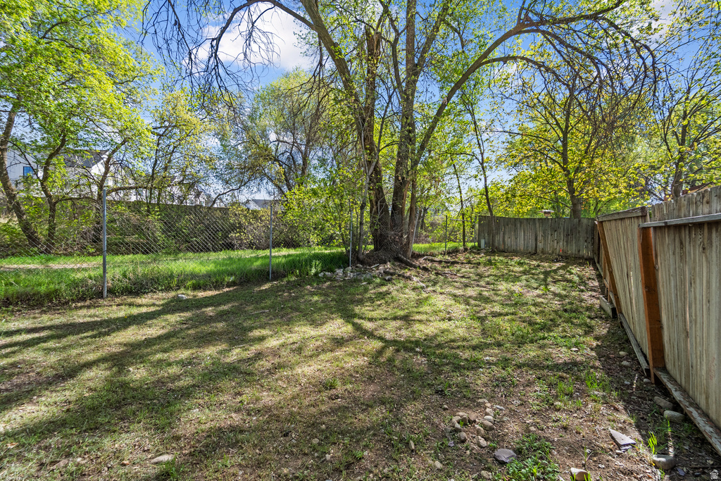 666 E LARCHWOOD DR Midvale, UT 84047