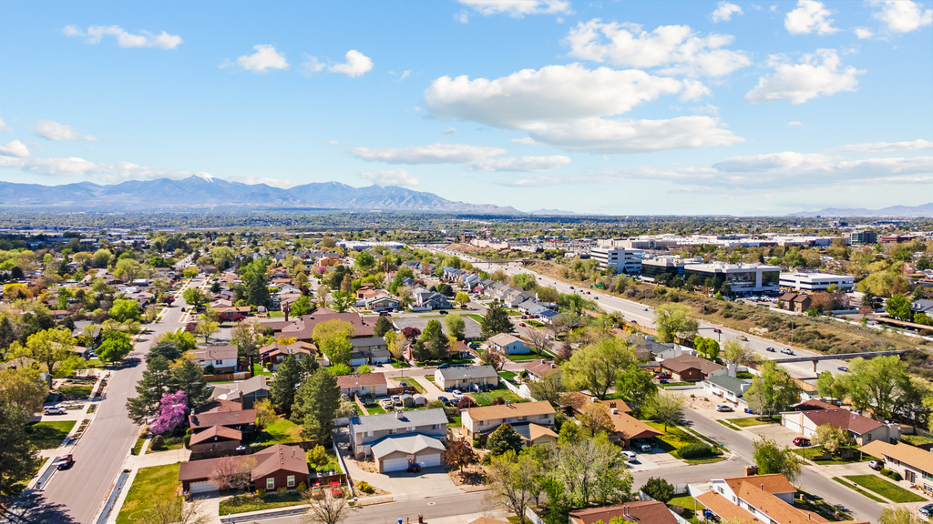 666 E LARCHWOOD DR Midvale, UT 84047