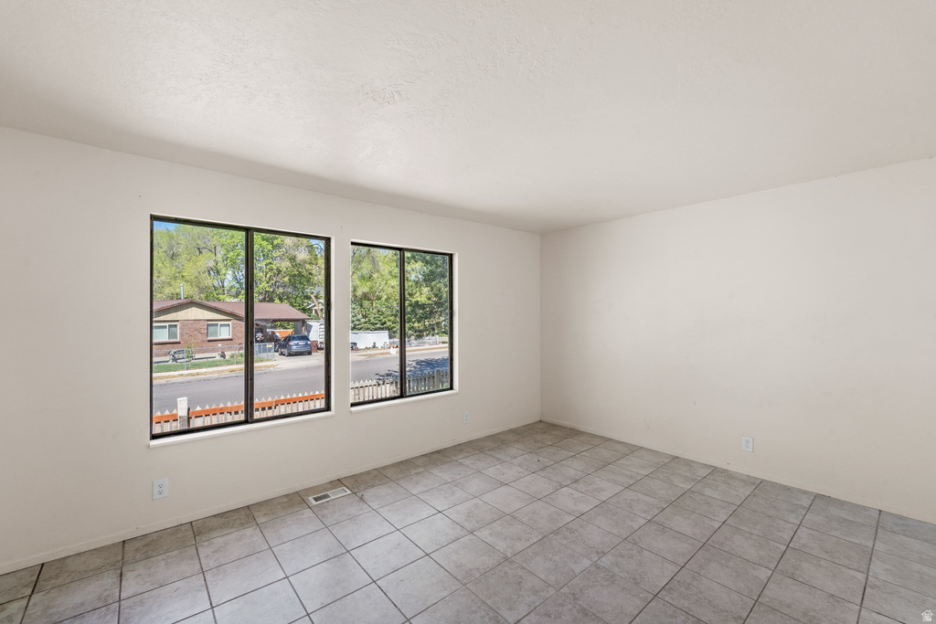 666 E LARCHWOOD DR Midvale, UT 84047