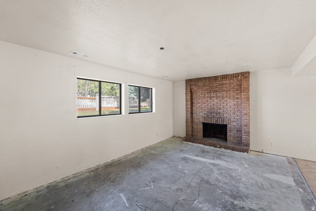 666 E LARCHWOOD DR Midvale, UT 84047