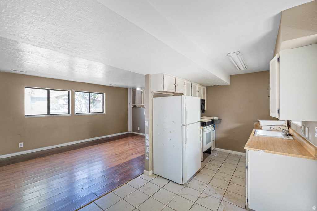 666 E LARCHWOOD DR Midvale, UT 84047