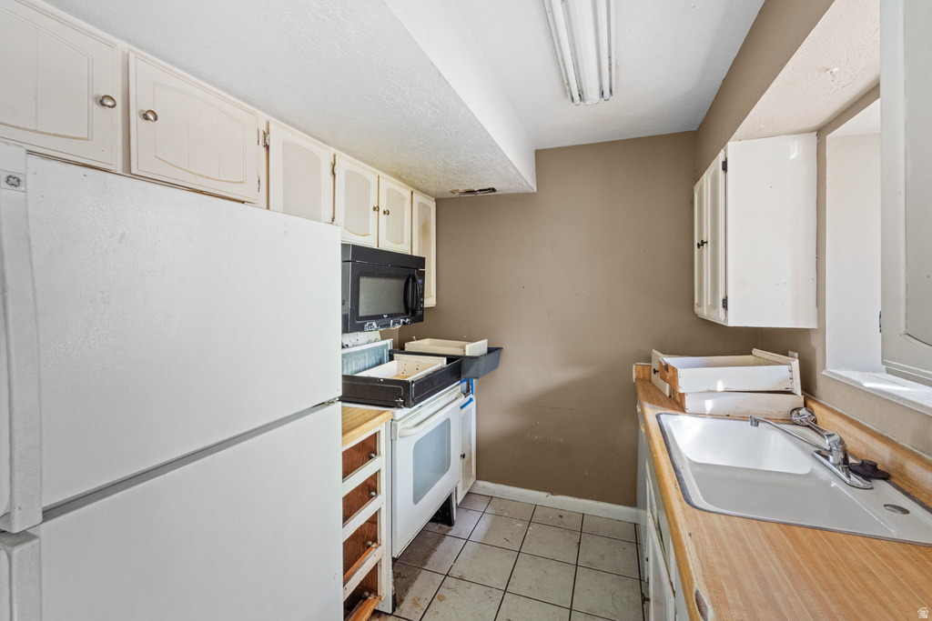 666 E LARCHWOOD DR Midvale, UT 84047