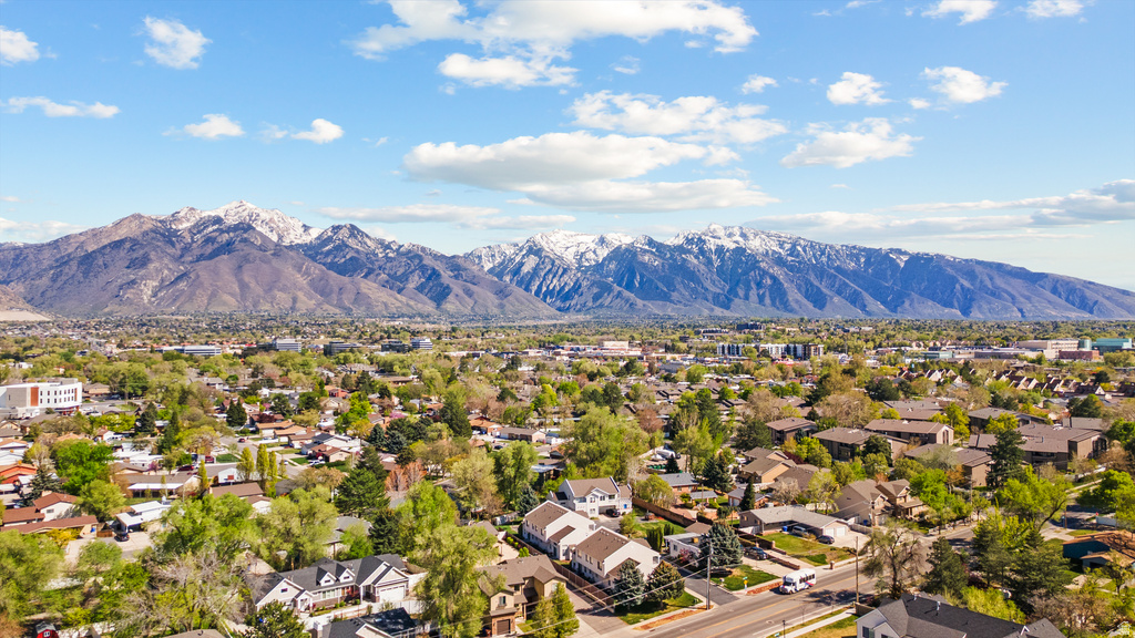 666 E LARCHWOOD DR Midvale, UT 84047