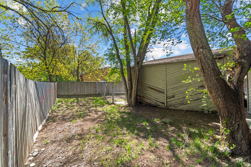 666 E LARCHWOOD DR Midvale, UT 84047