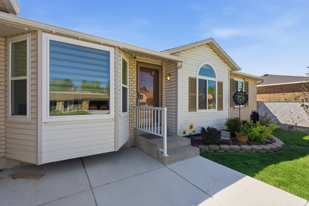 2539 W MASONS MILE DR Taylorsville, UT 84129