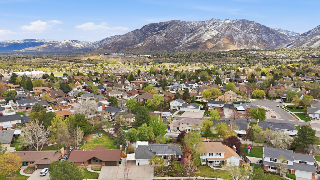 1893 E VISCOUNTI DR Sandy, UT 84093