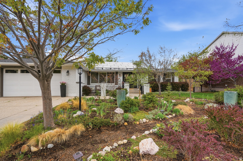 1893 E VISCOUNTI DR Sandy, UT 84093