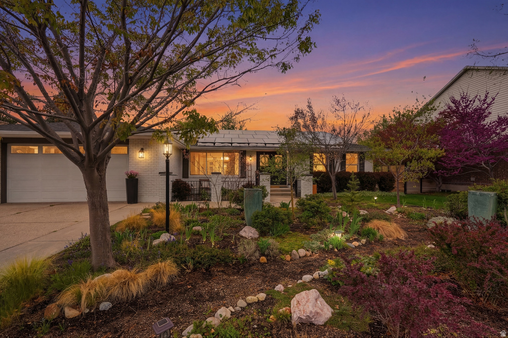 1893 E VISCOUNTI DR Sandy, UT 84093