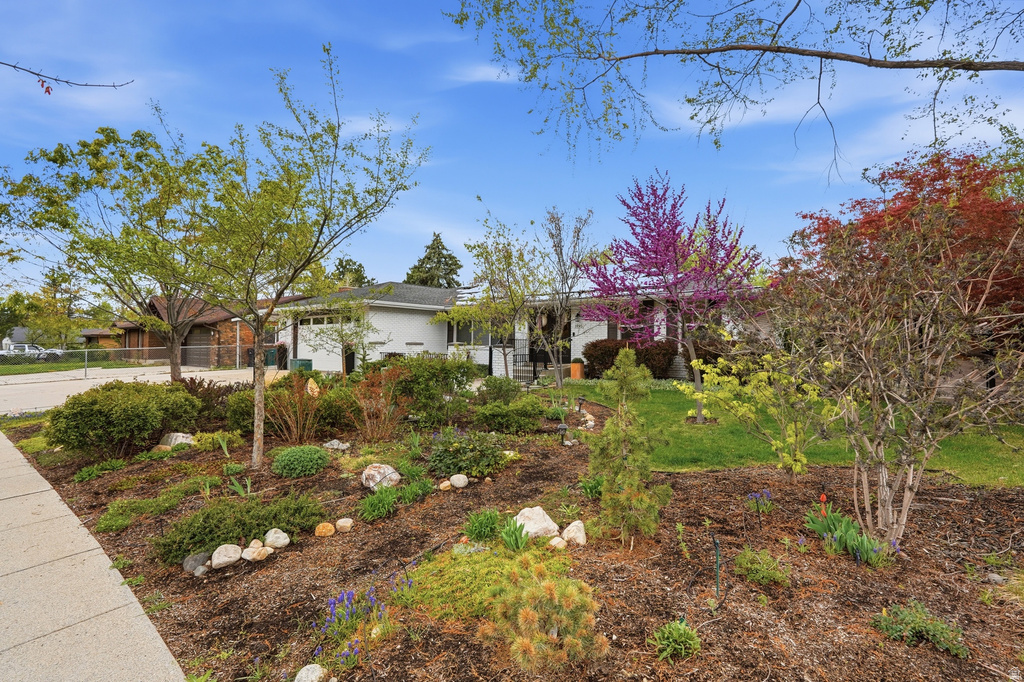 1893 E VISCOUNTI DR Sandy, UT 84093