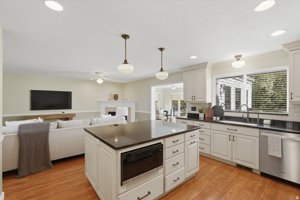 1893 E VISCOUNTI DR Sandy, UT 84093