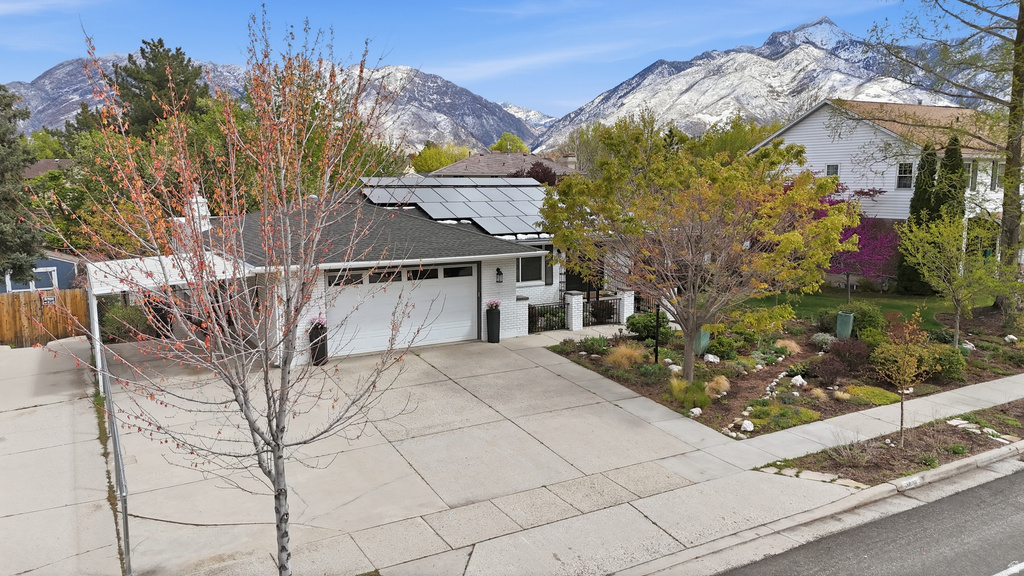 1893 E VISCOUNTI DR Sandy, UT 84093
