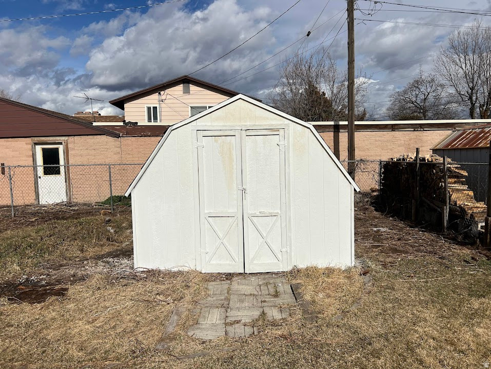 3887 S HALLMARK DR West Valley City, UT 84119